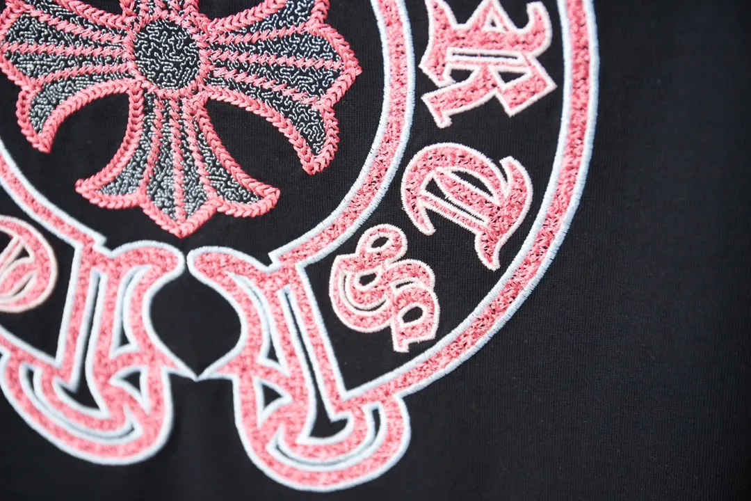 🅿️200 Ch*ome Hearte 25SS Early Spring New Style Embroidered Crow Heart Short Sleeves Light Luxury Essential Item for Daily Commuting for Men and Women Correct Version Welcome to Compare Detailed Features · 320g 100% pure cotton double yarn jersey fabric · Custom dyed in the same vat, special thickened 32 pieces double-strand 1X1 thread · Imported Tajima machine hollow embroidery ➕ tatami embroidered Crow Heart letters · Garment washing➕Tear on collar, cuffs, hem · Double-needle stitching across seams · Original main mark, washed tag, branded moisture-proof paper packaging Color: Black/White Size: S/M/L/XL